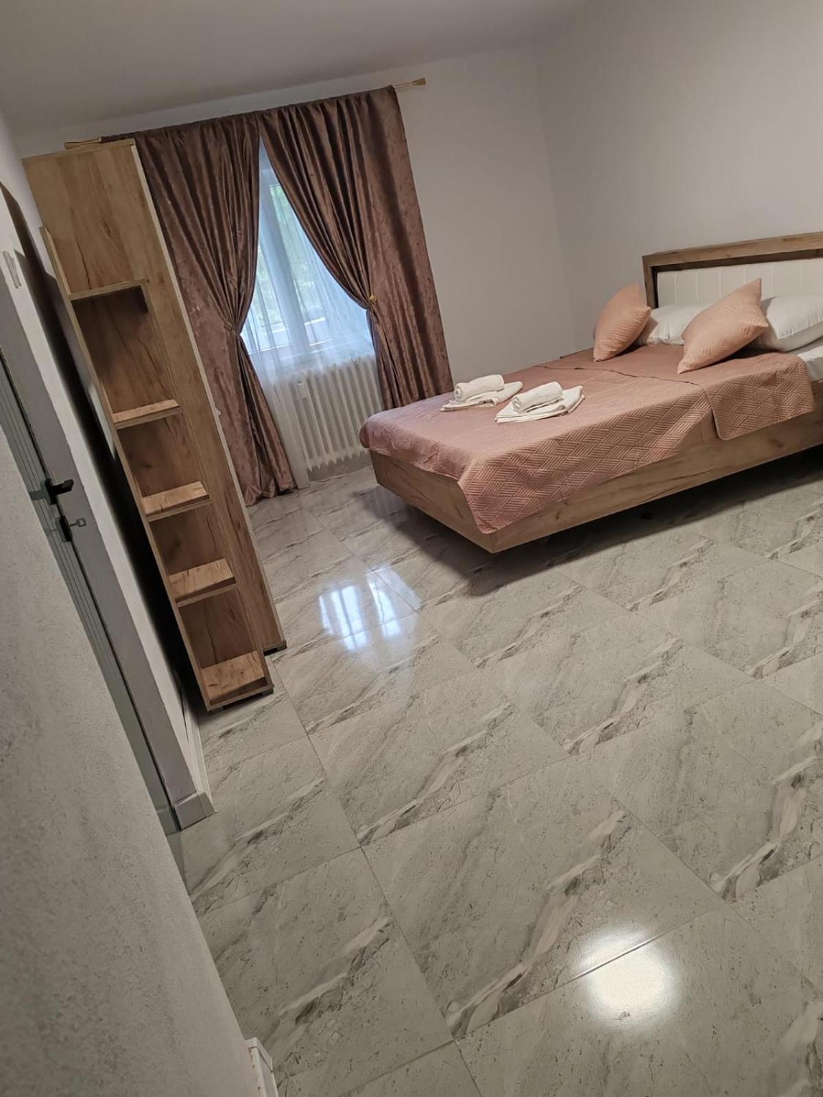 Garsoniera G3 Appartement Craiova Buitenkant foto